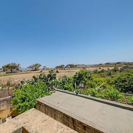 Cosy Gozo With Shared Pool In Għarb