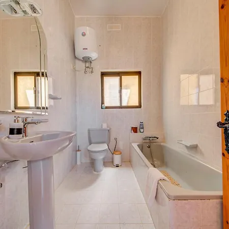 Cosy Gozo With Shared Pool In דירה