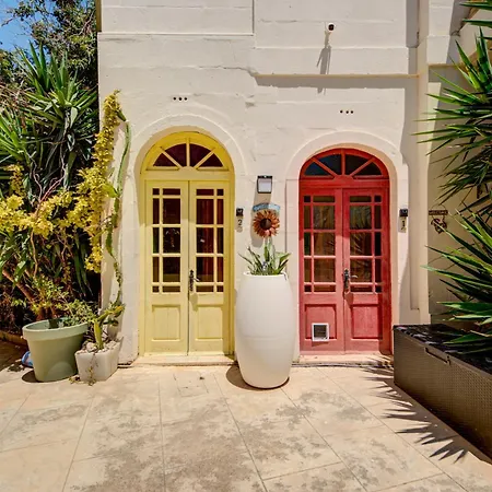 Cosy Gozo With Shared Pool In