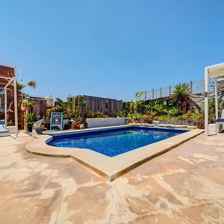 Cosy Gozo With Shared Pool In
