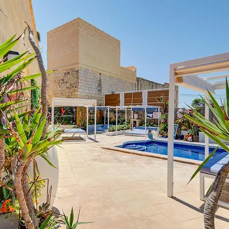 Cosy Gozo With Shared Pool In