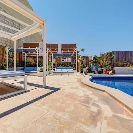 Cosy Gozo With Shared Pool In