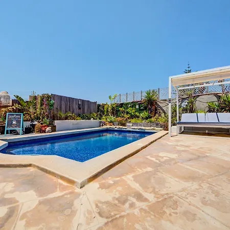 Cosy Gozo With Shared Pool In