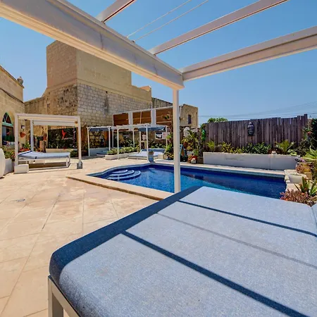 Cosy Gozo With Shared Pool In