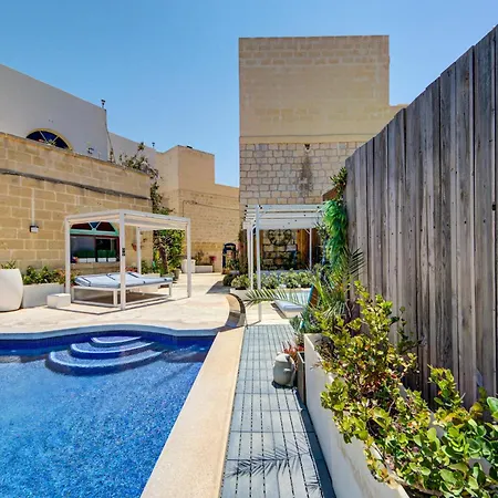 Cosy Gozo With Shared Pool In