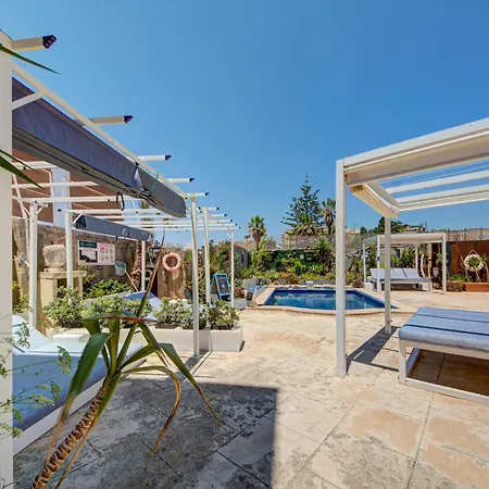 Cosy Gozo With Shared Pool In